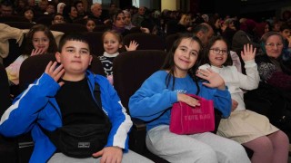 Keçiörende Komşu Köyün Delisi tiyatro oyunu sahnelendi