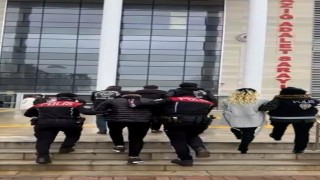 Kendilerini banka görevlisi olarak tanıtıp vatandaşları 2 milyon lira dolandırdılar
