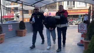 Kendini polis olarak tanıtıp Adınız FETÖye karıştı diyerek 2 milyon TL dolandıran şahıs tutuklandı