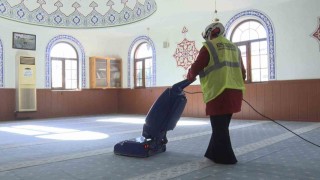Kepez Belediyesi Ramazan öncesi cami ve cemevlerini temizledi