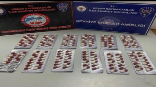 Keşanda polisin durdurduğu şüphelinin elindeki poşette 163 adet sentetik ecza çıktı