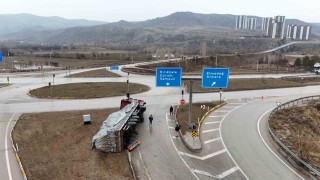 Kırıkkalede tır devrildi