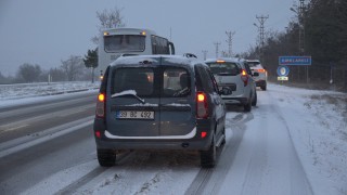 Kırklarelinde kar yağışı etkili oluyor