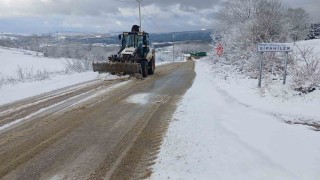 Kırsalda yolların kapanmaması için ekipler seferber