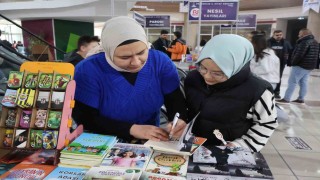 Kitap kurdu çocuklar Pursaklarda