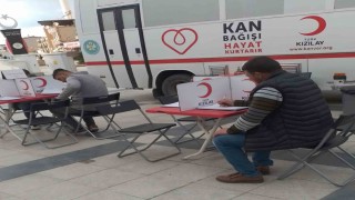 Kızılay dondurucu soğuğa rağmen kan bağış kampanyasına ara vermedi