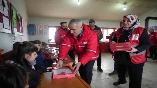 Kızılaydan köy çocuklarına sıcak dokunuş