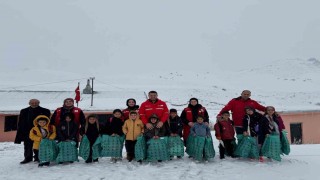 Kızılayın yardım eli çocuklara uzandı