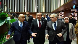 KKTC Cumhurbaşkanı Ersin Tatar, Fatih Merkez Kütüphanesini ziyaret etti