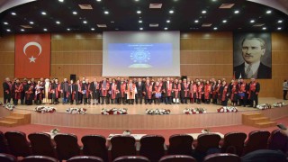 KMÜde akademik performans ve cübbe giyme töreni