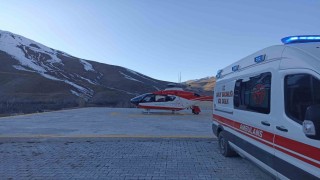 KOAH hastası ambulans helikopterle Vana sevk edildi