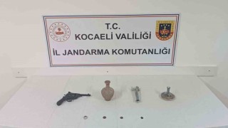 Kocaelide araçta tarihi eser ele geçirildi