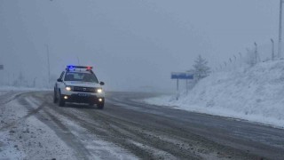 Kocayayla Geçidinde kar ve tipi ulaşımı olumsuz etkiledi