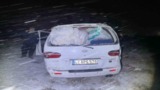Konyada kar ve buzlama kazaya neden oldu: 4 yaralı