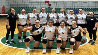 Körfezli voleybolcu kızlar sahadan galibiyetle ayrıldı