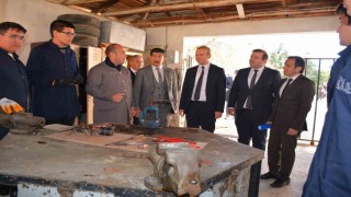 Köyceğiz Kaymakamı Maslak, okulda atölye çalışmalarını yerinde inceledi
