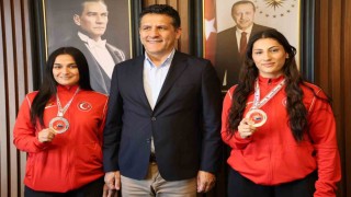 Kozanlı Güreşçilere Başkan Atlı’dan Altın Ödülü