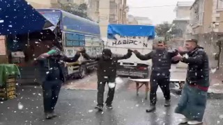 Küçükçekmecede pazarcıların kar keyfi