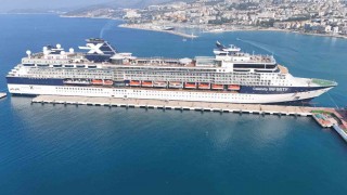 Kuşadasına Şubat ayının ilk kruvaziyer gemisi 2 bin 161 turist getirdi