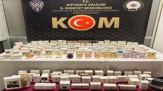 Kütahyada 194 adet gümrük kaçağı parfüm ele geçirildi