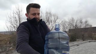 Kütahyada Sırma su damacanasından fırça çıktı
