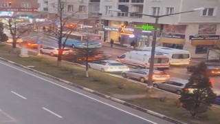 Kütahyada sürücüler fermuar sistemi ile ambulansa yol verdi