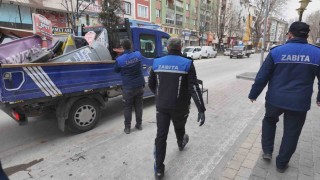 Kütahyada zabıtadan kaldırım işgalcilerine sıkı denetim