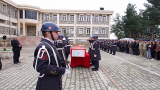 Kuzey Irakta kalp krizi geçiren güvenlik korucusu son yolculuğuna uğurlandı