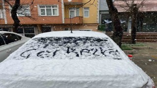 Lapa lapa kar yağışı başladı