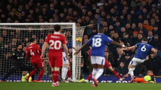 Liverpool derbisinde Everton 90+8de puanı kaptı