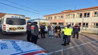 Malatyada jandarmadan servis araçlarına denetim