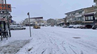 Malazgirtte kar yağışı: Okullar tatil edildi