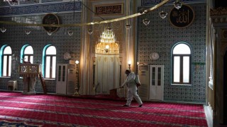 Maltepedeki ibadethaneler Ramazan öncesi dezenfekte ediliyor