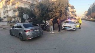 Manavgatta motosikletle otomobil çarpıştı: 1 yaralı