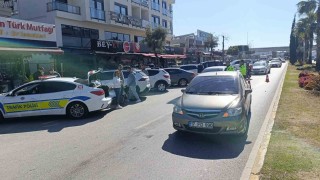 Manavgatta otomobile arkadan çarpan motosikletli yaralandı