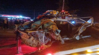 Manisada korkunç kaza: Otomobiller hurdaya döndü, 2 ağır, 5 yaralı