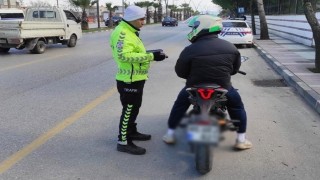 Manisada motosikletlilere ceza yağdı