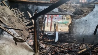 Manisada yangın bir evi kül etti