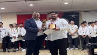Manisalı kuaförler Kütahyadan iki kupa ile döndü