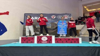 Manyaslı karateciler Ege Karate Liginden madalyalarla döndü