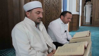 Manyasta Ramazan ayının simgelerinden mukabele geleneği başladı