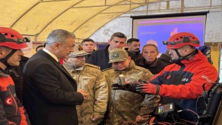 Mardin Valisi Tuncay Akkoyun, afet farkındalık stantlarını ziyaret etti