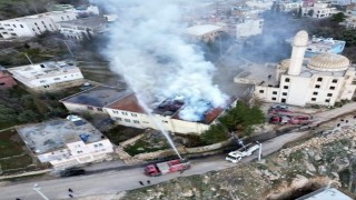 Mardinde bir okulun çatısında çıkan yangın söndürüldü