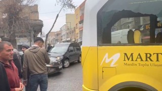 Mardinde minibüs ile hafif ticari araç çarpıştı