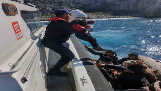 Marmaris Taşlıcada 3ü çocuk 13 düzensiz göçmen kurtarıldı