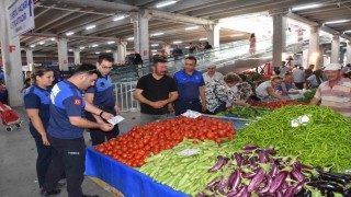 Menemenin pazar yerleri, hijyen ve gıda güvenliği ile beğeni görüyor