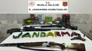 Menteşede ruhsatsız silah operasyonu