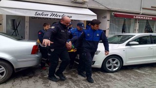 Merdivenden düşen zabıta memuru yaralandı