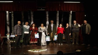 Merkezefendi Kent Tiyatrosunun ‘Bir Evlilik Teklifi ve Ayı isimli yeni oyunu büyük beğeni topladı