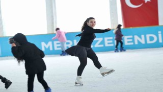 Merkezefendide buz pateni coşkusu devam ediyor